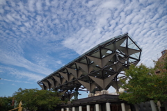 秋空の超モダニズム