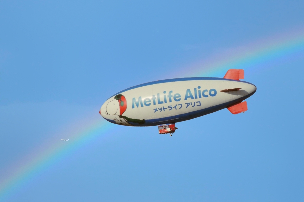 6 虹とジェット機と飛行船 (各国航空アクロバットチーム)