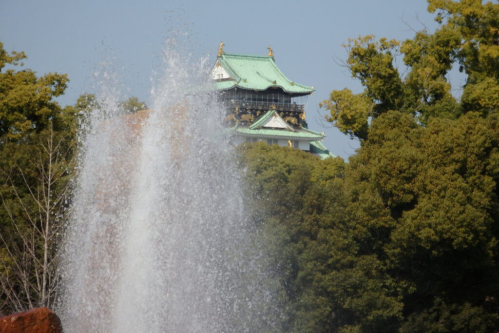 噴水と大阪城天守閣
