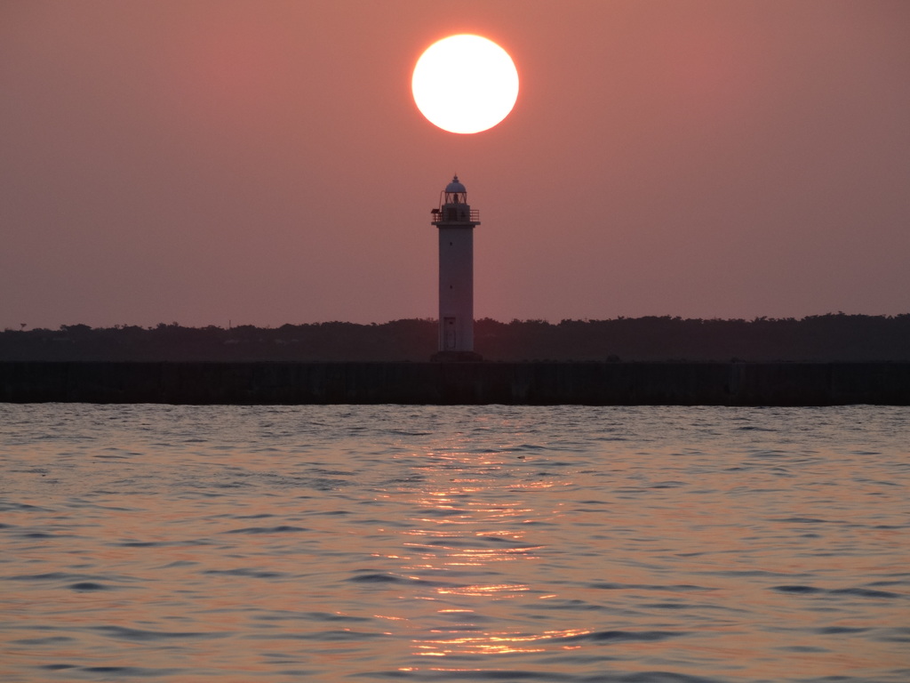 灯台と夕陽
