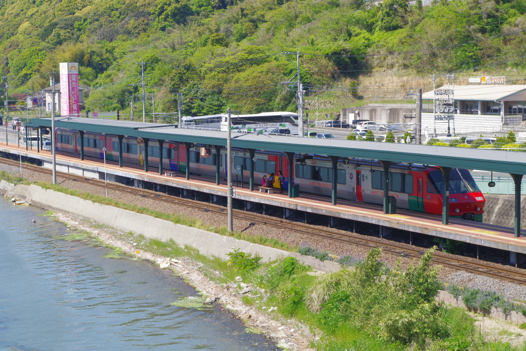 ハウステンボス駅とHUIS TEN BOSCH