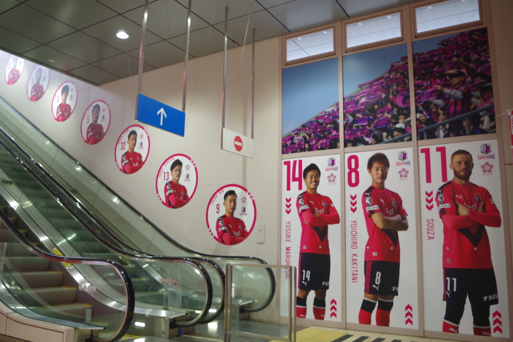 JR鶴ヶ丘駅上りエスカレーター