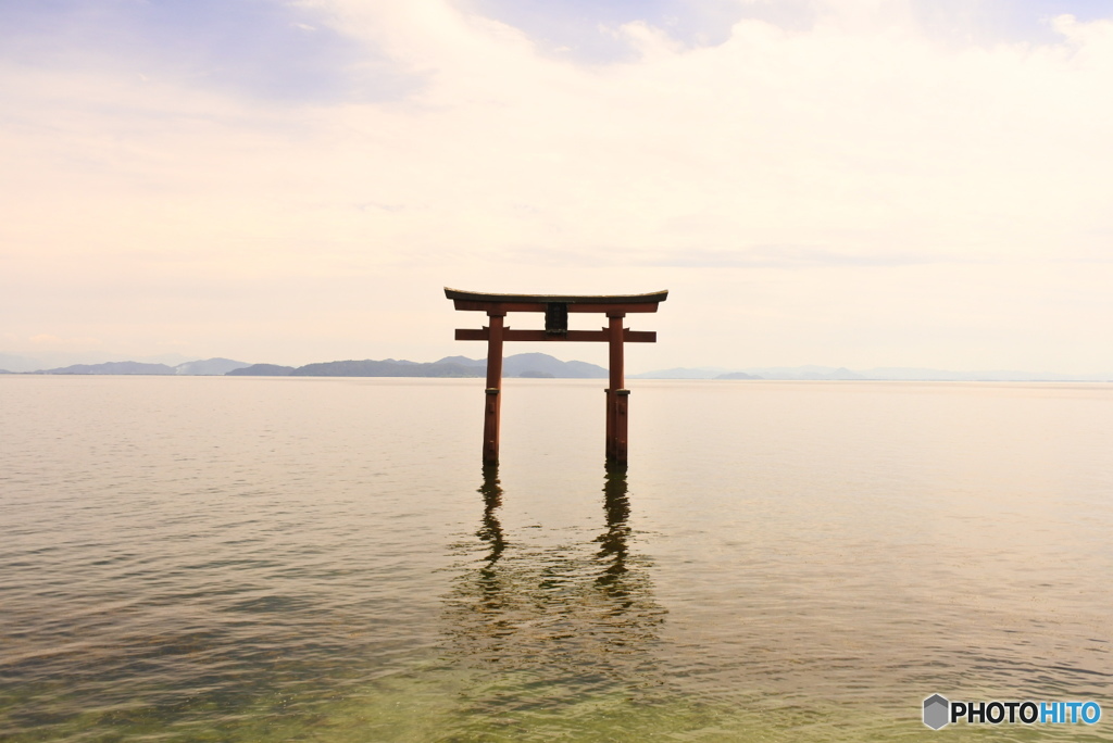 湖上の鳥居