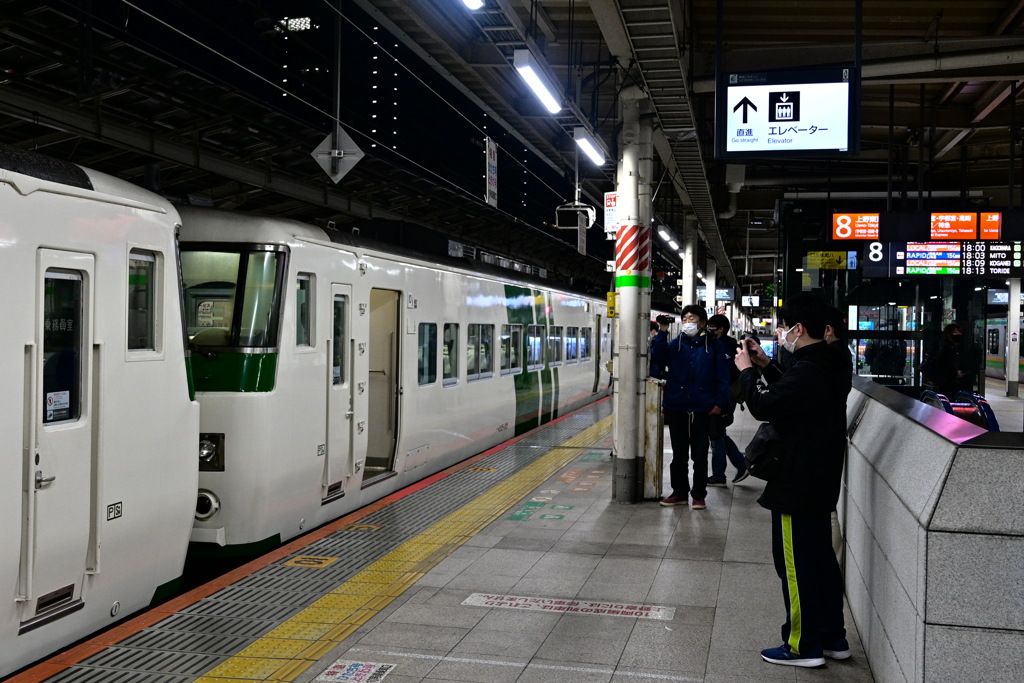 8番線　１７：４９