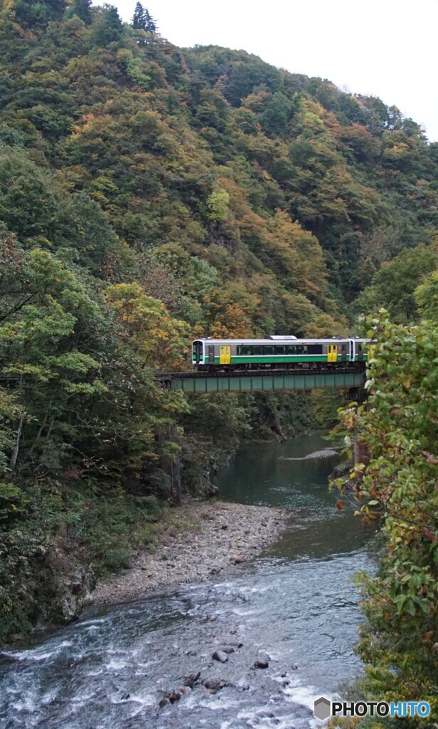 渓谷を走る只見線！