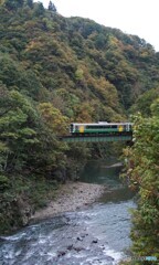 渓谷を走る只見線！