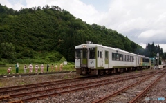 只見線　只見駅を出発する列車！