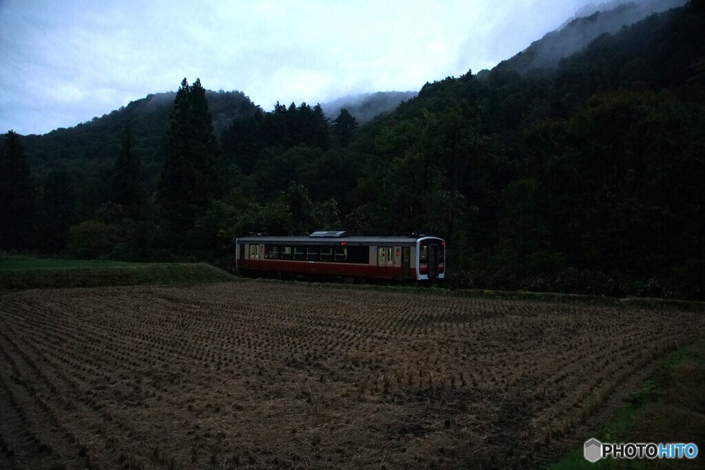 夕暮れ時刻に大白川駅に到着！