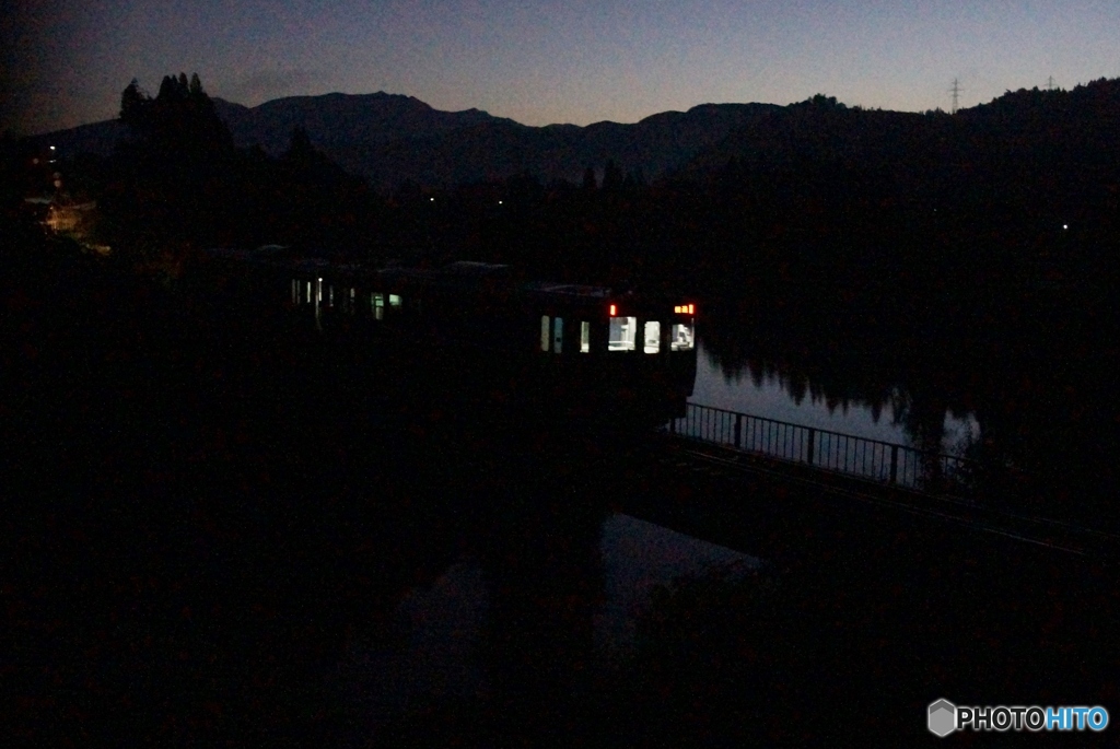 夜明けの回送列車！