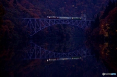 夜明け前の只見線上り始発列車　第１橋梁！