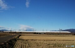 東海道新幹線と見えそうで見えない富士山