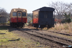 旧い貨車とキハ200の並び！