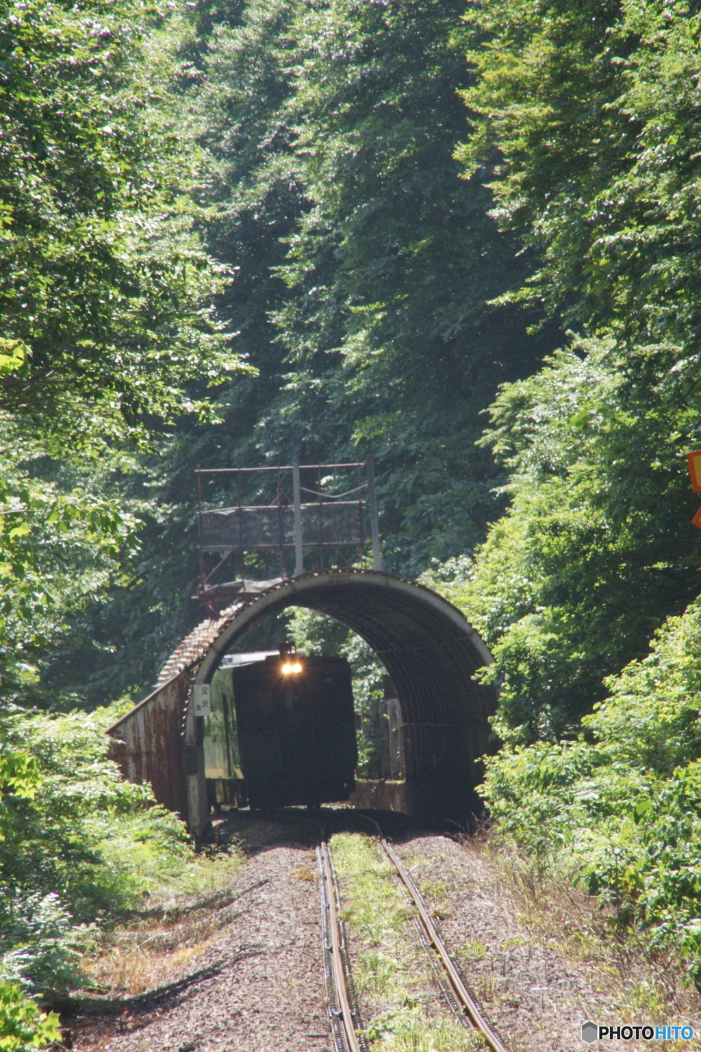 山深いトンネル情景！
