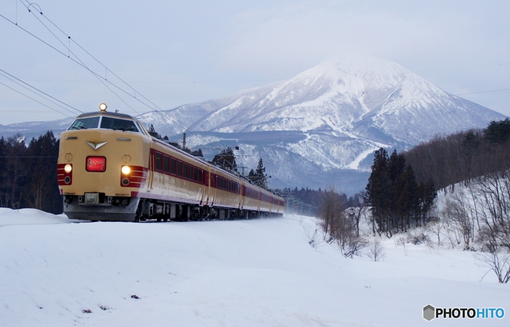 雪景色　磐梯山と485系電車！①～③の中の②