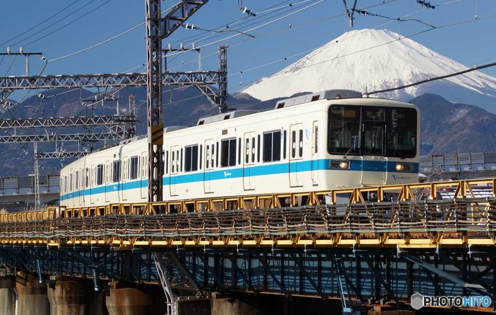 小田急の伝統カラー8000系電車！