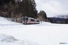 雪原を走るキハE120！接近編