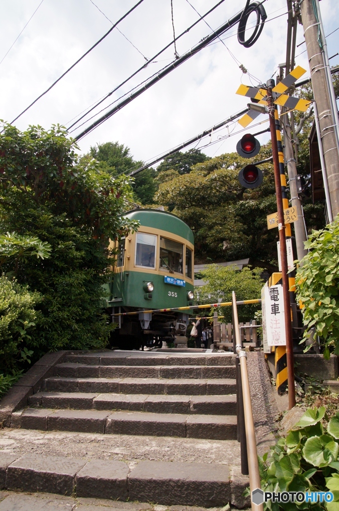 長谷　御霊神社の鳥居と江ノ電！