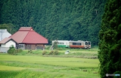 奥会津の農村風景をキハが往く！