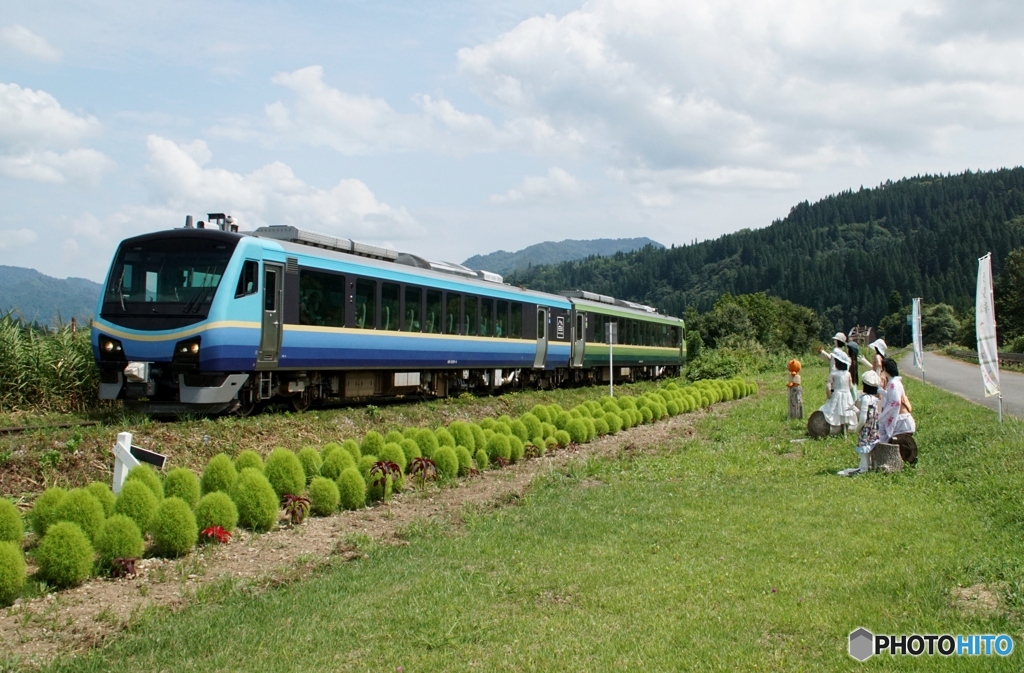観光列車「さとの号」が案山子が出迎える奥会津を往く！