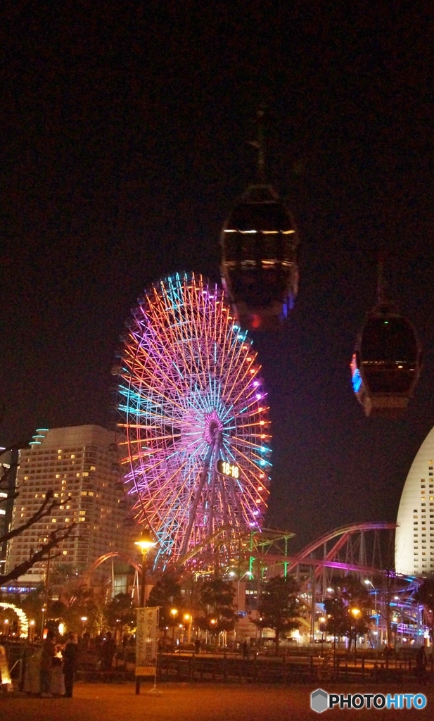 カラフルな観覧車とゴンドラ！
