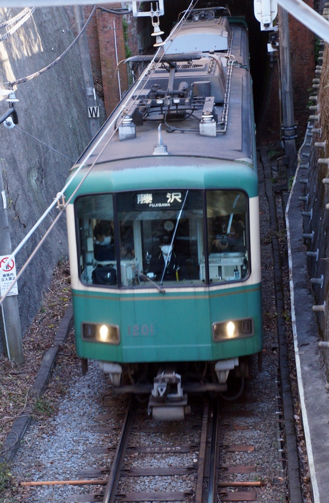 江ノ電トンネル飛び出し！