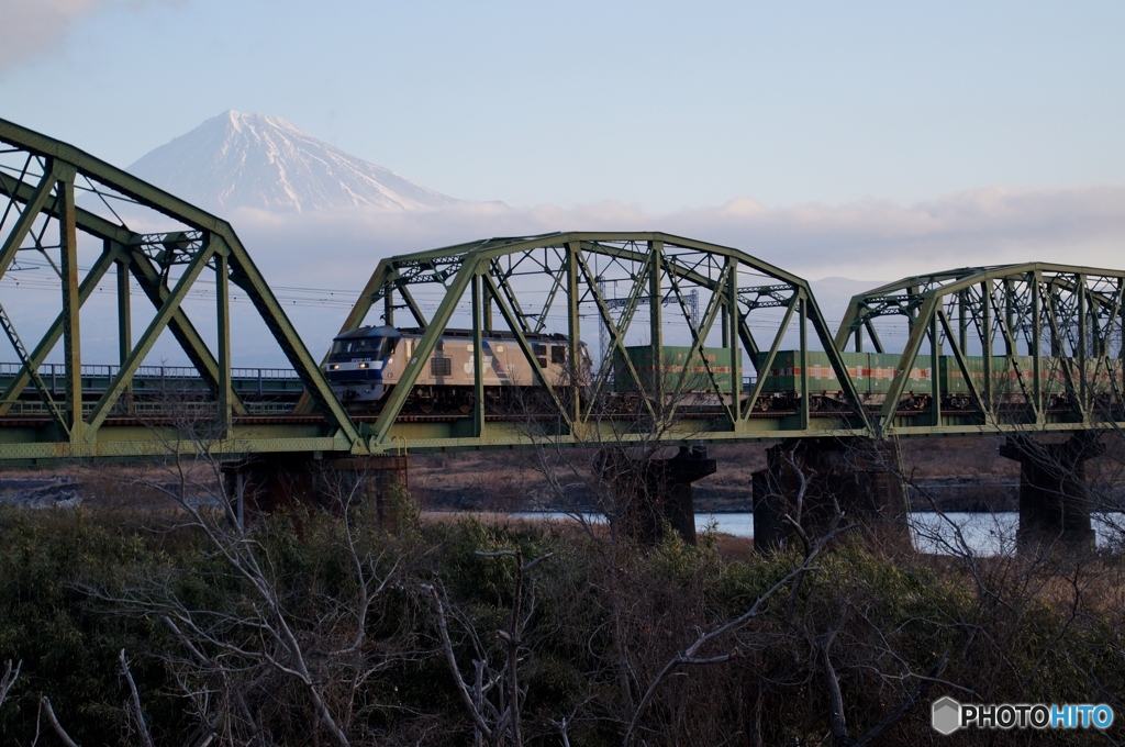 富士山と貨物列車！