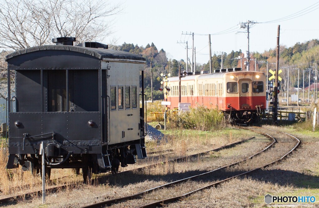 上総鶴舞駅に進入する下り列車！