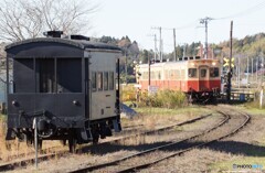 上総鶴舞駅に進入する下り列車！