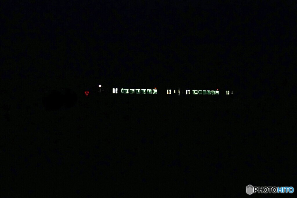 夜明け前の列車灯り！