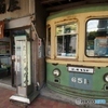 江ノ電651型車両に並ぶ老舗の和菓子店舗！