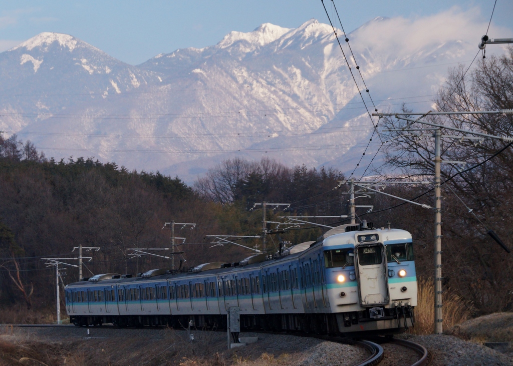 雪八ヶ岳＆115系長野色