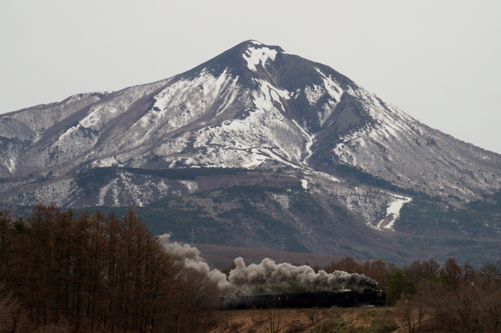 磐梯山の麓を駆け上がる！