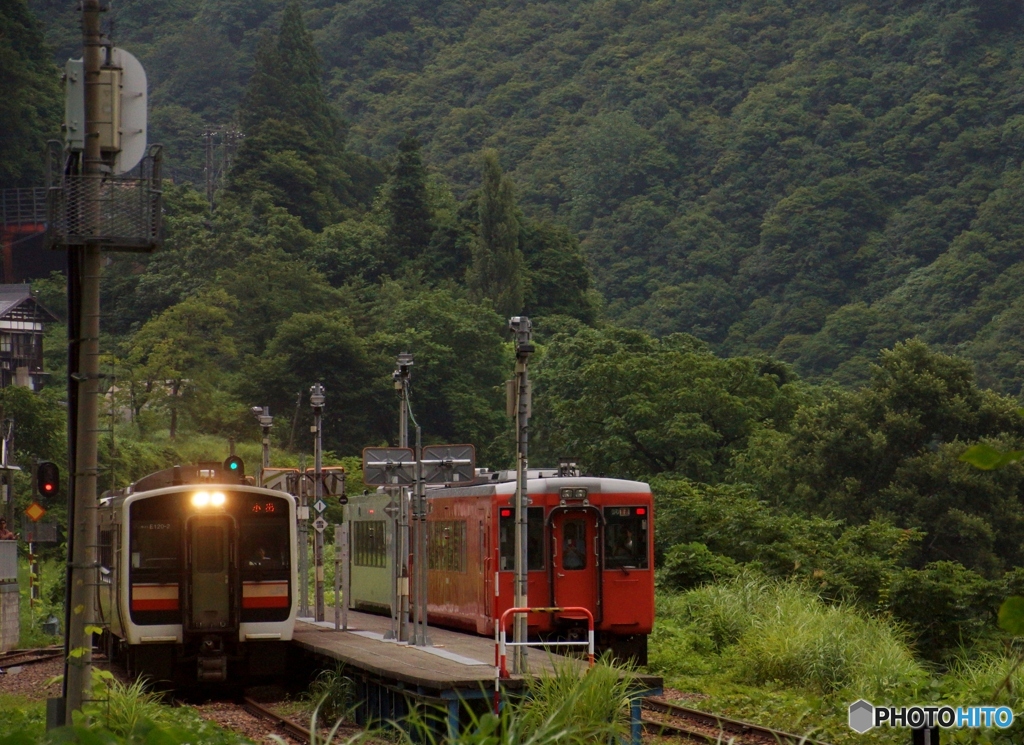 大白川駅　列車交換！