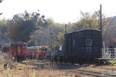 小湊鉄道の里見駅　列車交換風景！