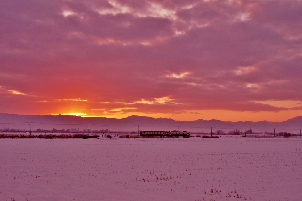 日の出間近の盆地風景！