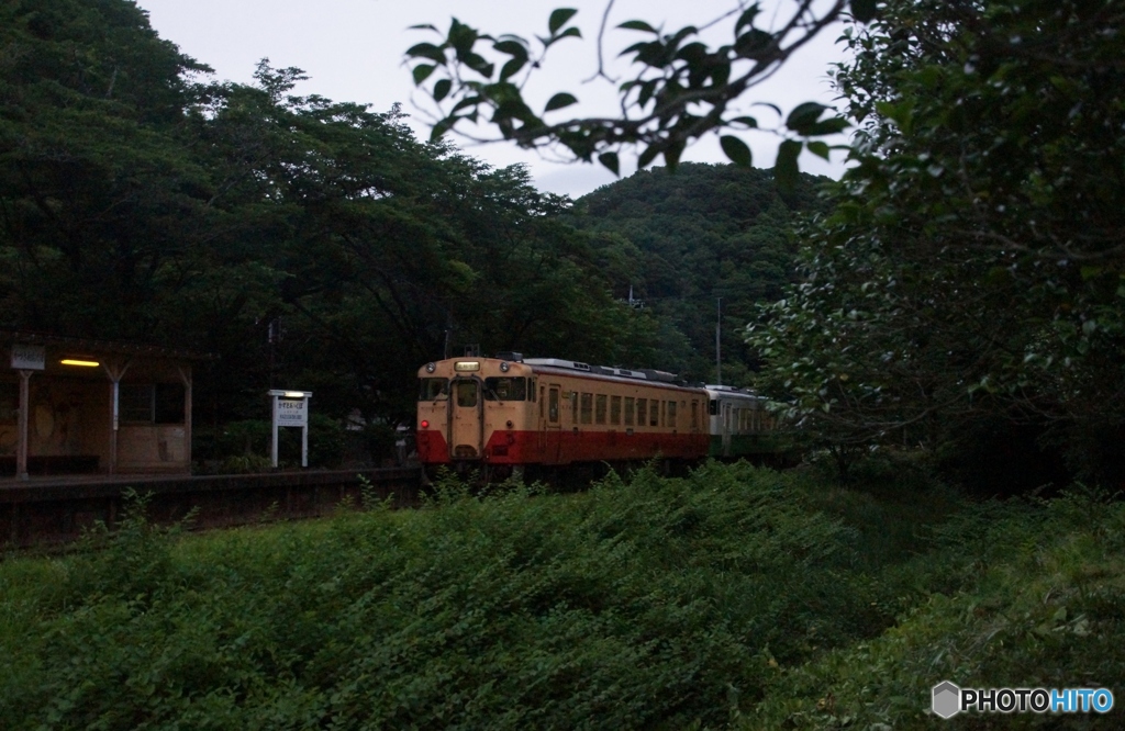 小湊鉄道　キハ40　上総大久保駅出発！