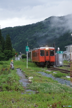 只見駅停車中！