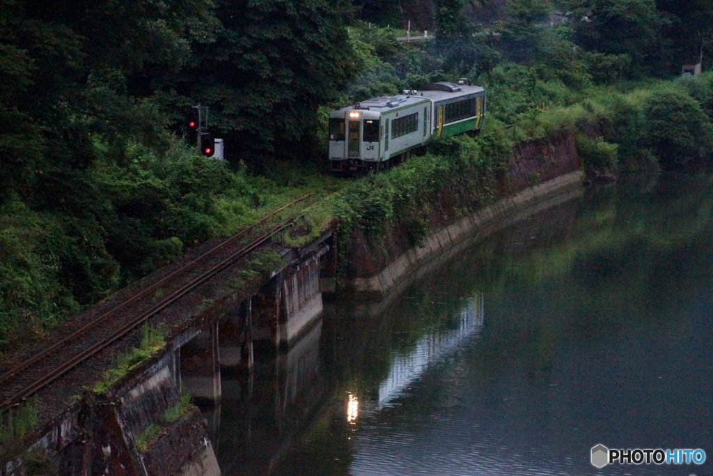 只見線　会津川口駅出発後間もなく！