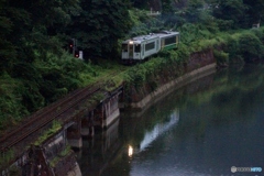 只見線　会津川口駅出発後間もなく！