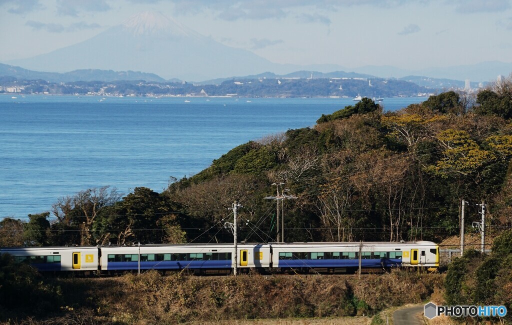 房総の不定期特急と霞む富士山！