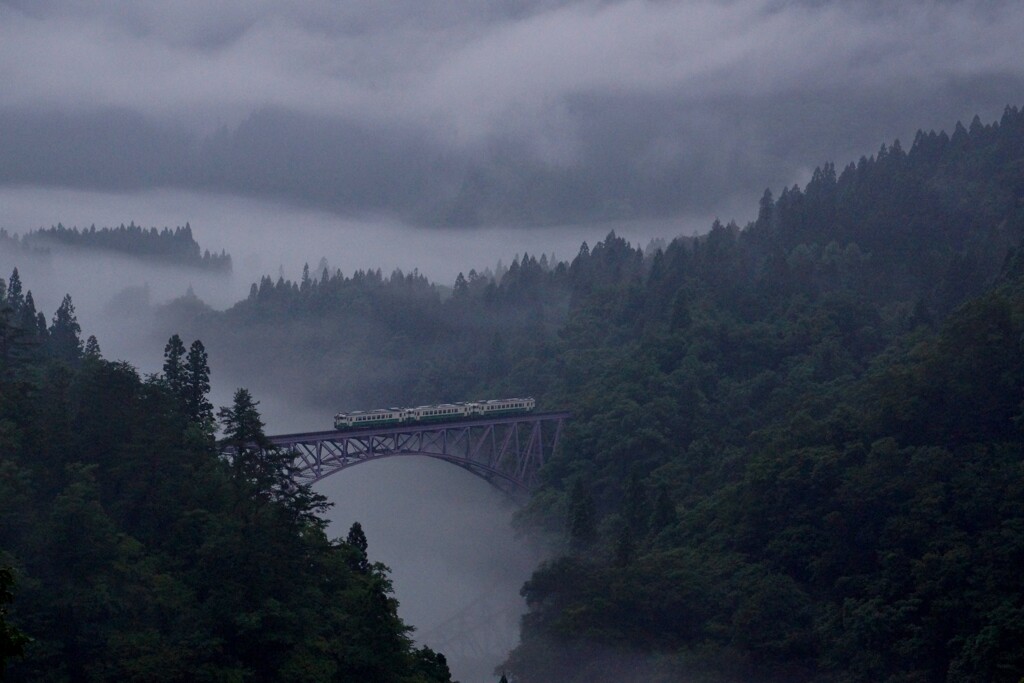 キハ40時代の只見線川霧の谷！