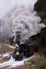 雪景色の中の爆煙②