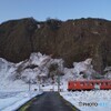 雪地蔵と「タラコ」色のキハ！