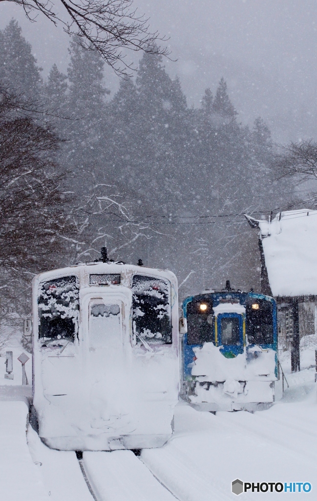 あいづ鉄道　湯野上温泉駅列車交換！