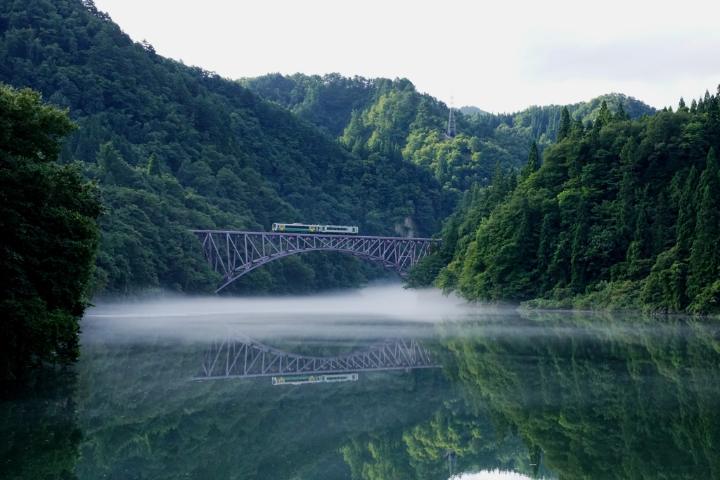 只見線第１橋梁（船着き場）の水鏡！