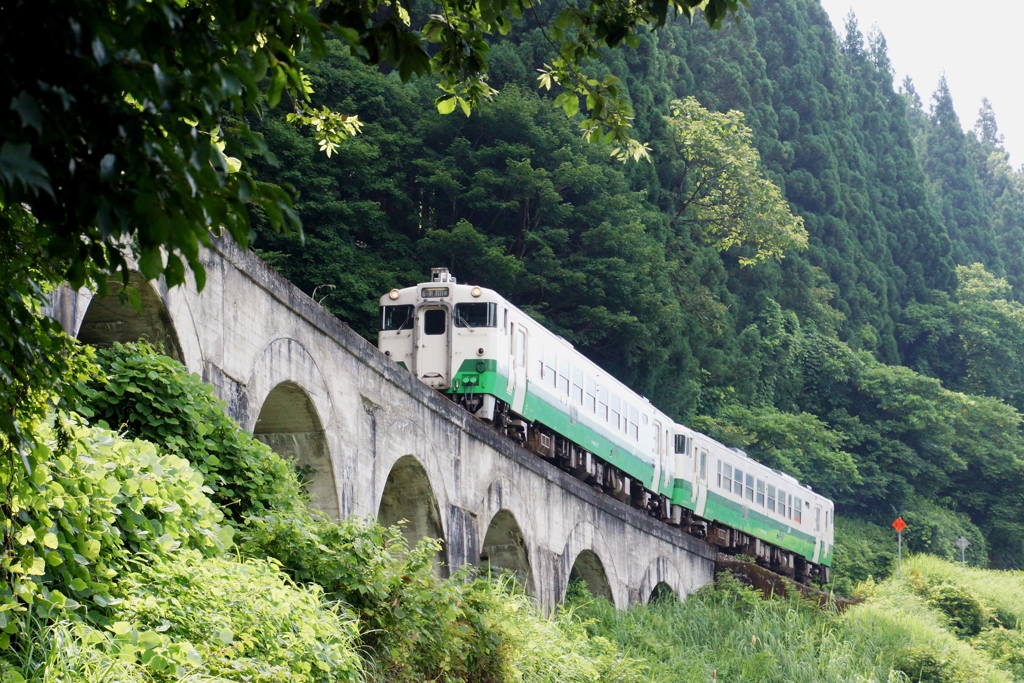 キハ40めがね橋通過！