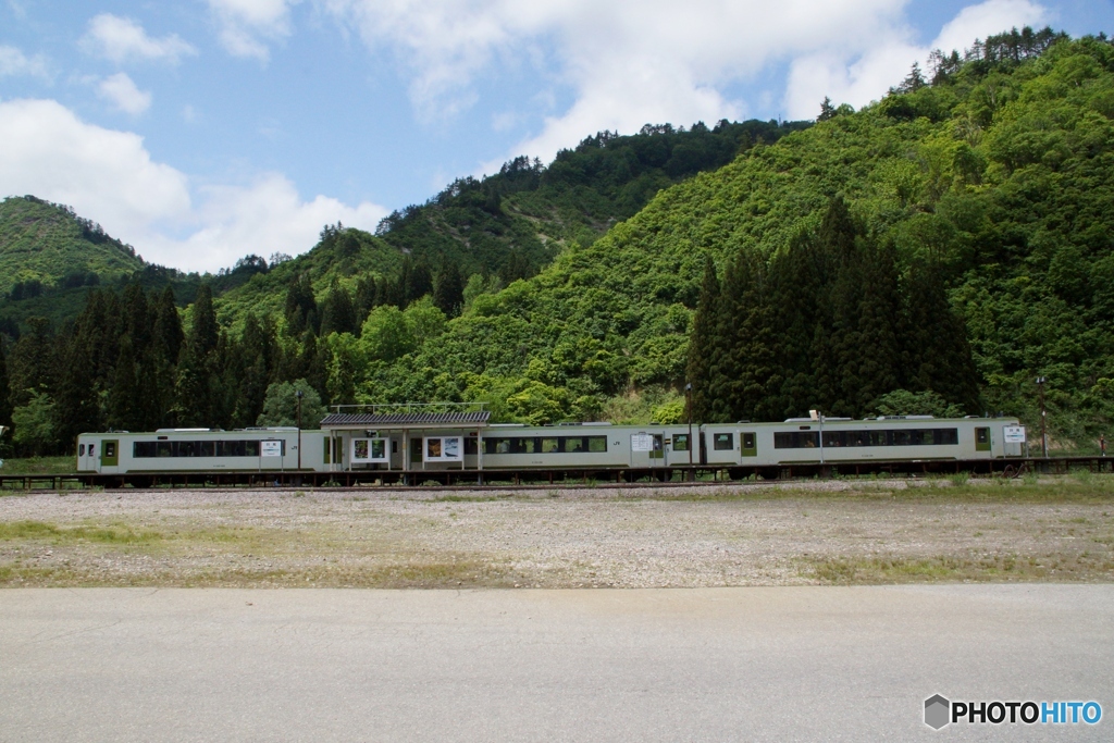 只見線　只見駅ホーム全景！