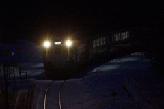 只見線422D滝谷到着シーン！