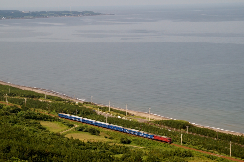 日本海を横目に