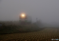 霧の中の始発列車！②
